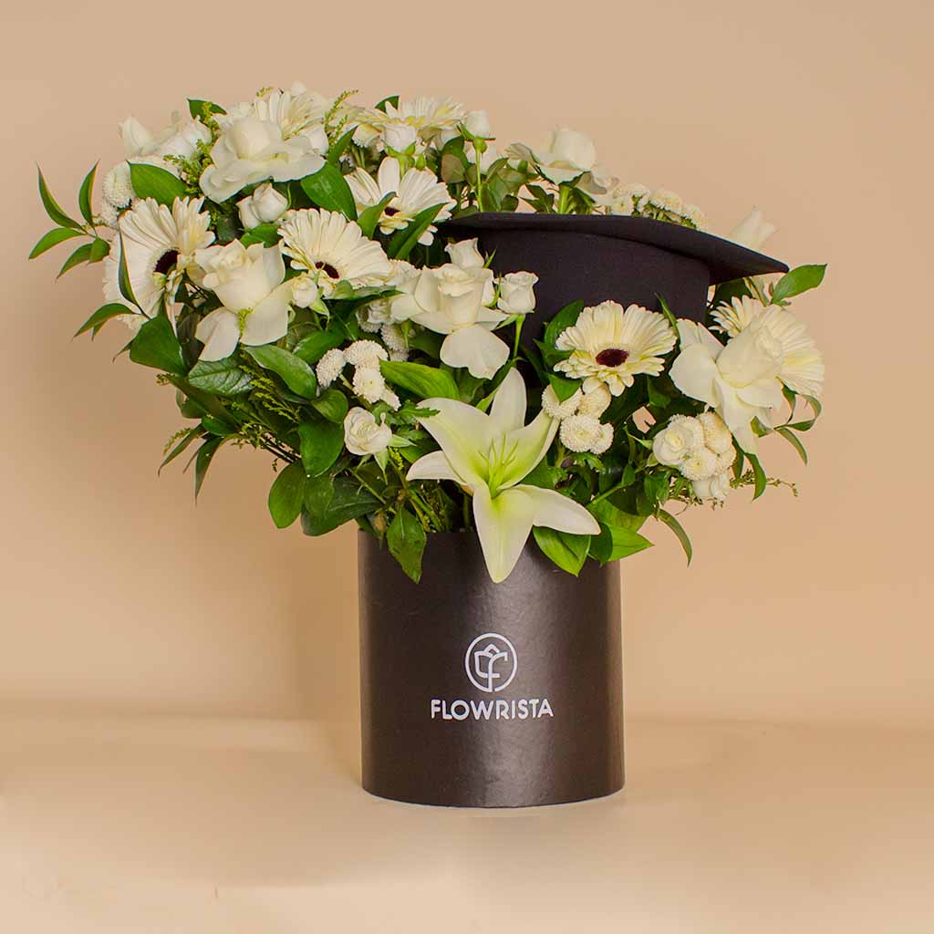 Flowrista Online Flowers Shop هدية تخرصندوق تخرج فاخر - ٣٤ زهرة وقبعة تخرج