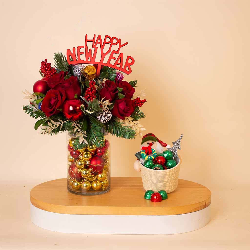 Flowrista Online Flowers Shop سلة باشنيل الصغيرة لرأس السنة الجديدة ١٧٠ جرام مع مزهرية ورود احتفالية