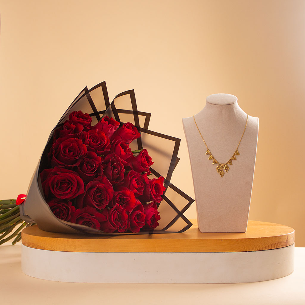 Flowrista Online Flowers Shop Siran 18K Gold Filigree Rhombus Necklace & Red Roses Bouquet