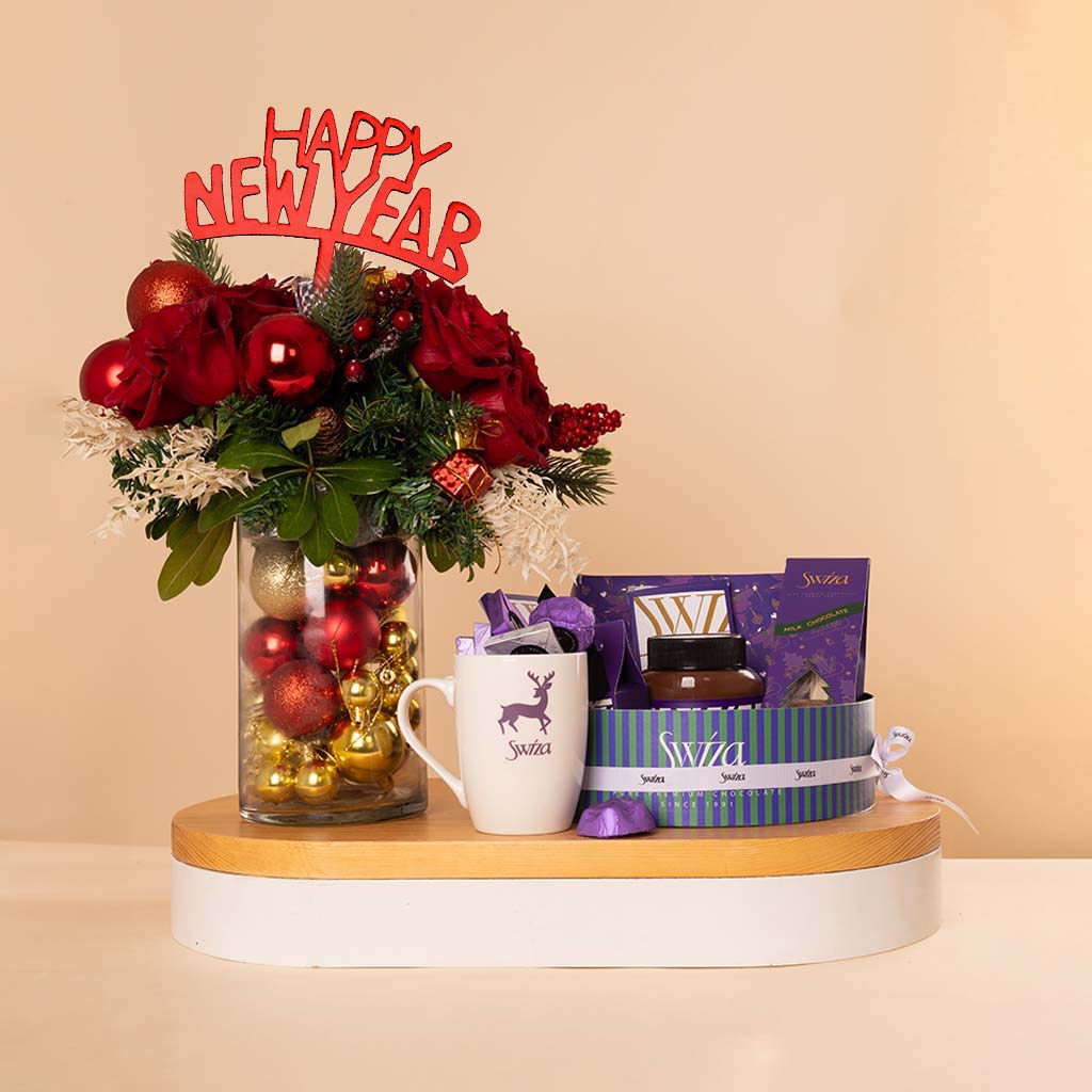 Flowrista Online Flowers Shop سلة هدايا عيد الميلاد الكبيرة من سويزا مع مزهرية ورود احتفالية