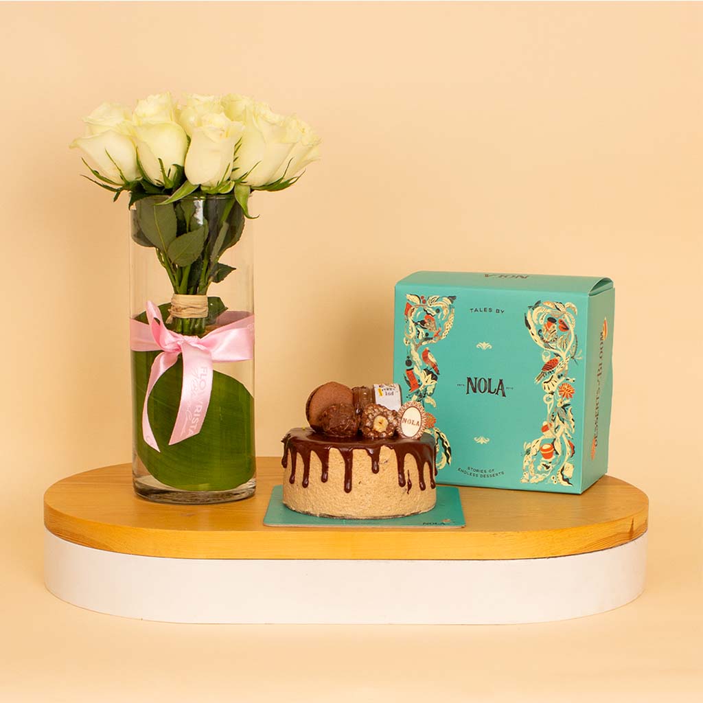 Flowrista Online Flowers Shop كعكة نولا المقرمشة بالنوتيلا ومزهرية الورود البيضاء