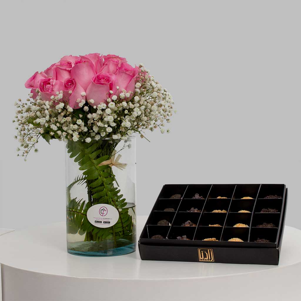 Flowrista Online Flowers Shop مزهرية ورود وردية مع تمور زادنا المتنوعة