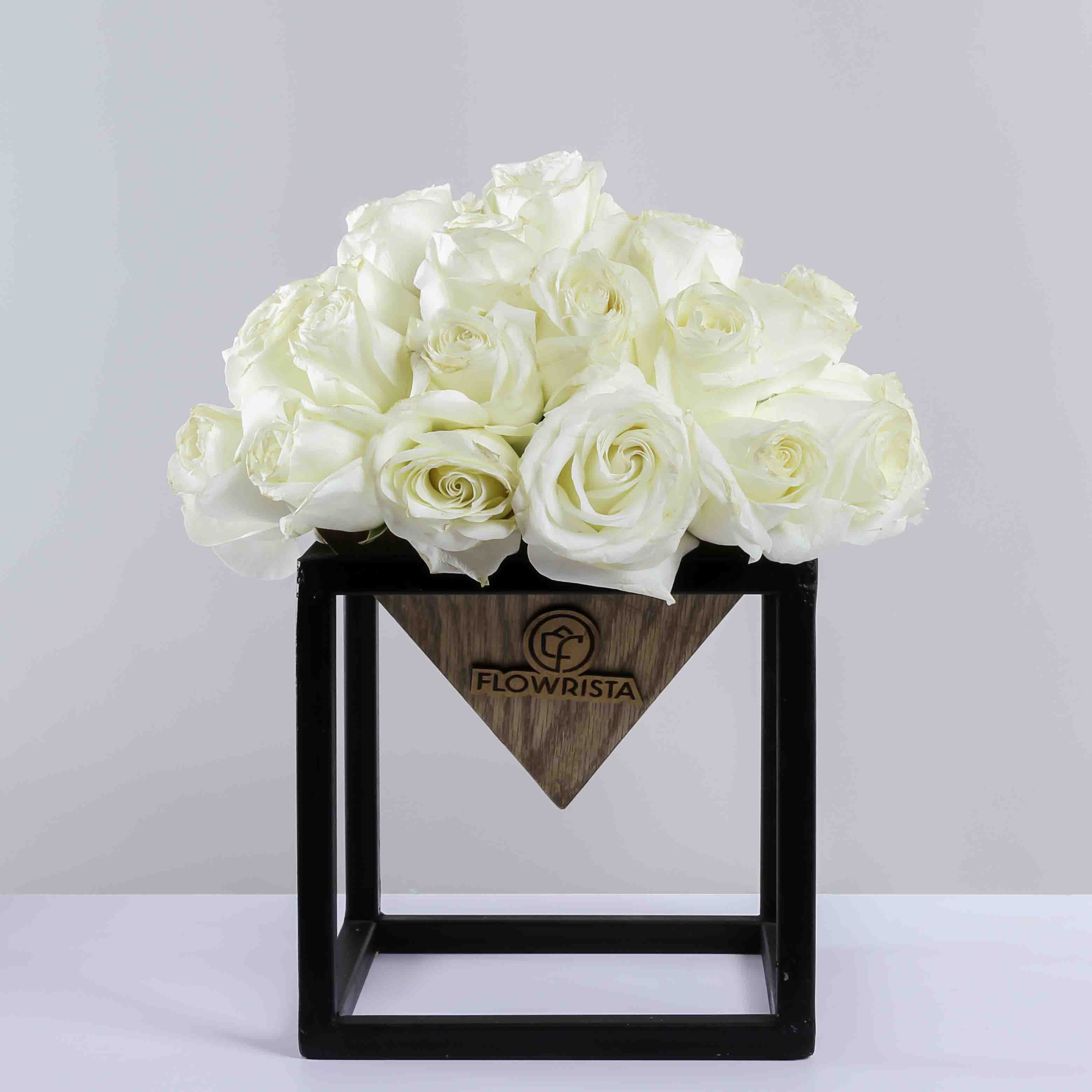 Flowrista Online Flowers Shop صندوق هرم