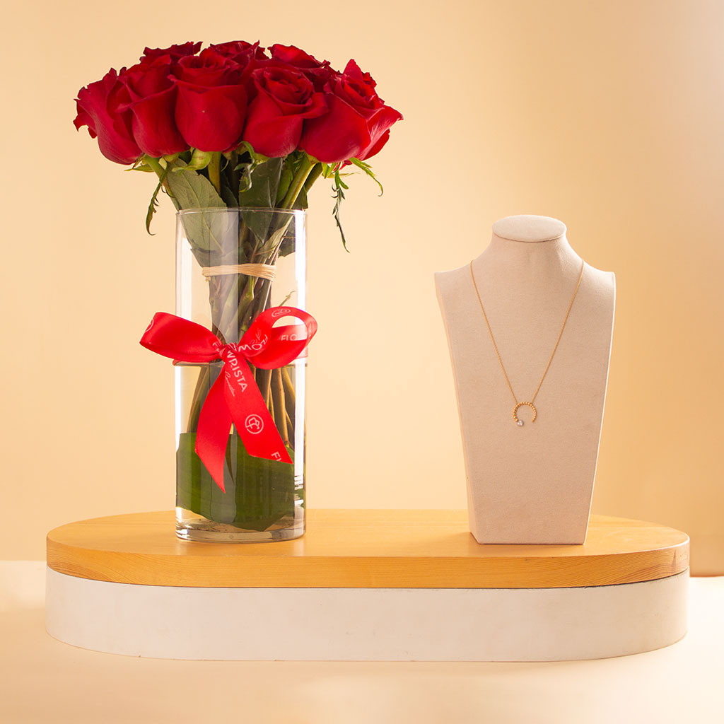 Flowrista Online Flowers Shop Siran 18K Rose Gold Diamond Beaded Heart Necklace & Red Roses Vase