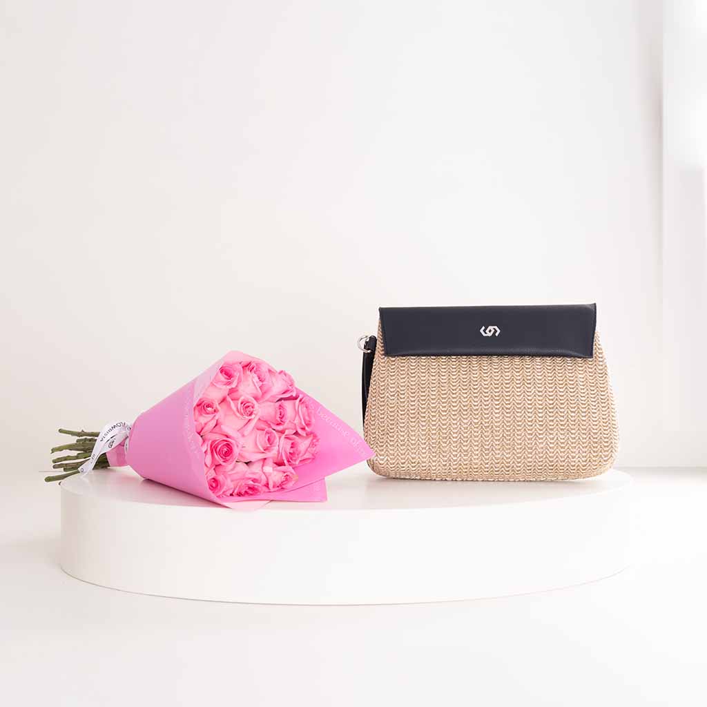Flowrista Online Flowers Shop حقيبة كو-رافيا سوداء مع ورود وردية