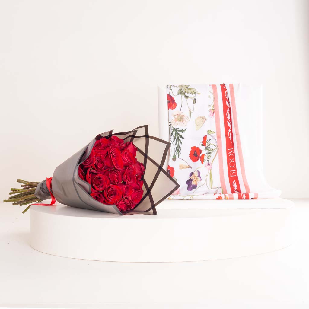 Flowrista Online Flowers Shop Veloor Rouge Scarf مع بوكيه 20 وردة حمراء