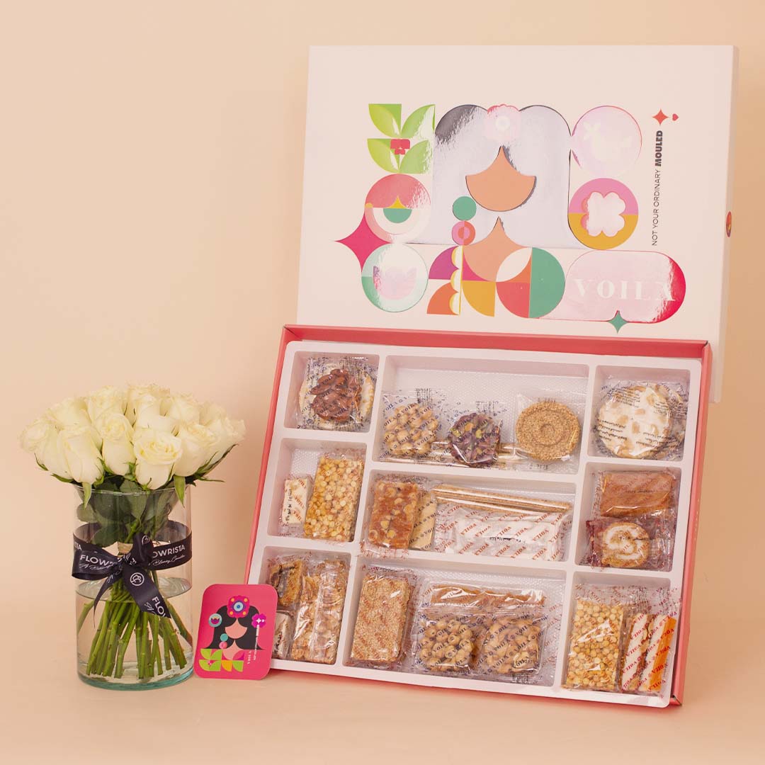 Flowrista Online Flowers Shop VOILA Mouled Box – Medium (45 pcs) with Vase of 20 White Roses