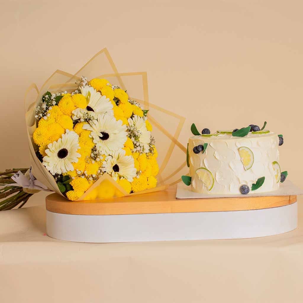 Flowrista Online Flowers Shop كيكة فوالا بالليمون والتوت مع بوكية زهور منوّعة