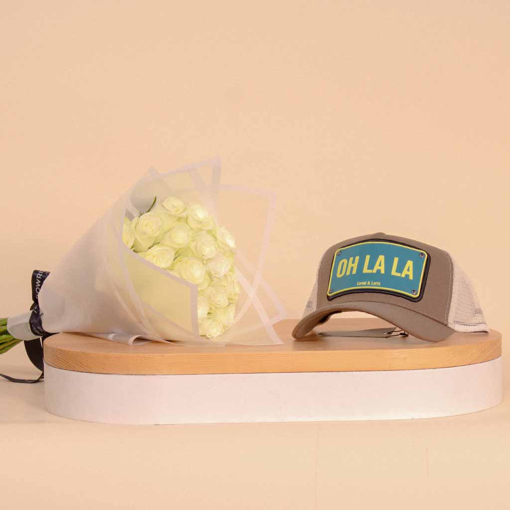 Flowrista Online Flowers Shop Levai & Loris Oh LaLa unisex cap | White Roses Bouquet 20 Roses