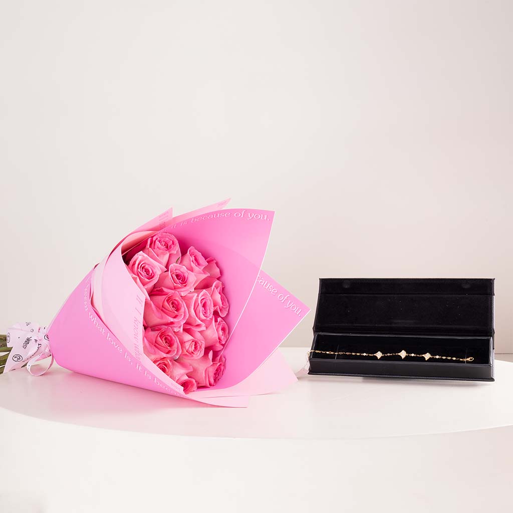 Flowrista Online Flowers Shop GUESS Fan Gold-Tone Charm Bracelet & Pink Roses Bouquet