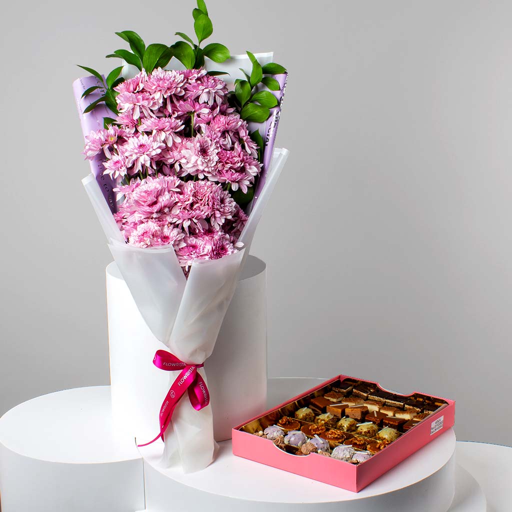 Flowrista Online Flowers Shop Voila Gâteaux Soirée - 1kg & Purple Chrysanthemum Bouquet