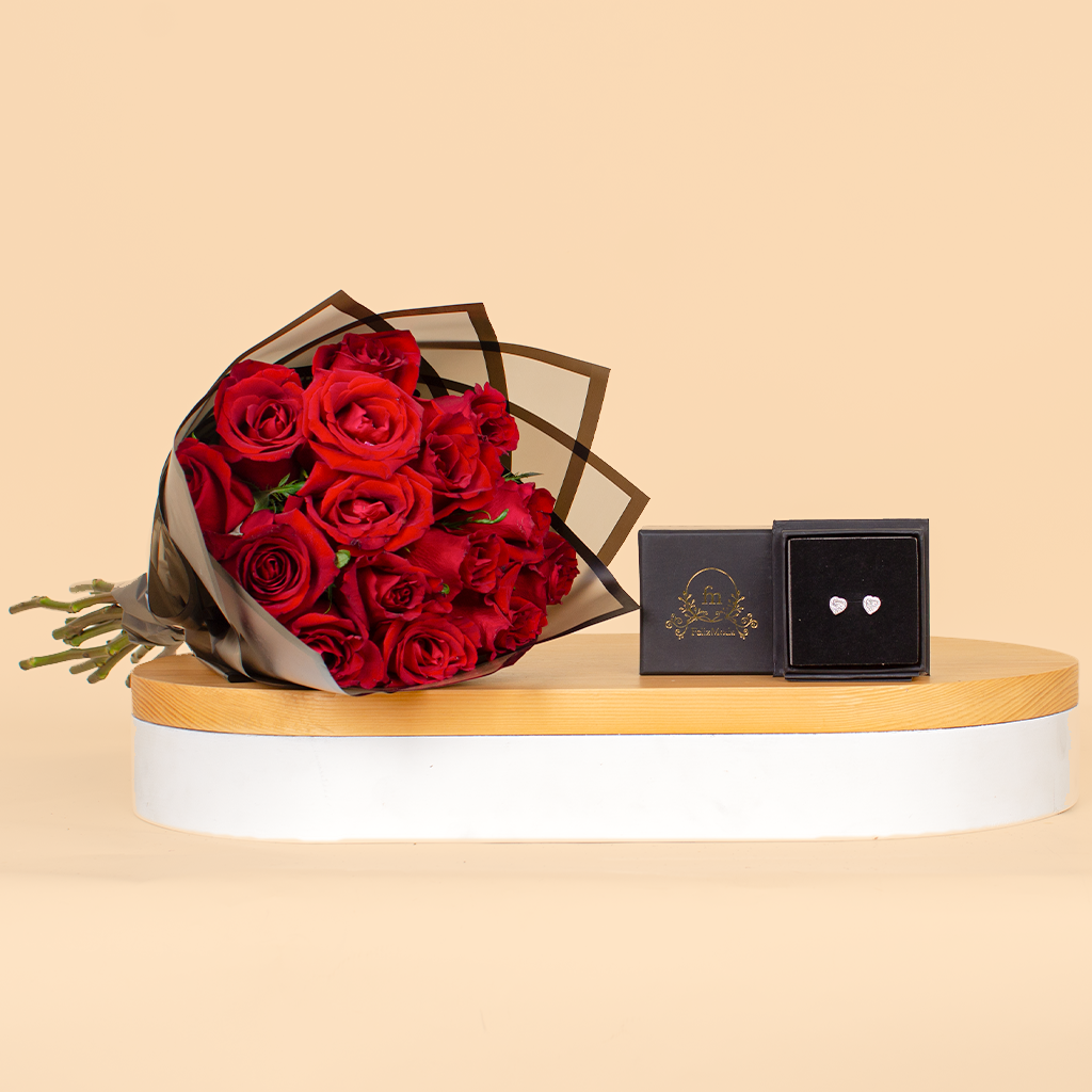 Flowrista Online Flowers Shop حلق فليز مودا الفضية على شكل قلب مع حجر الزيركون و 15 وردة حمراء