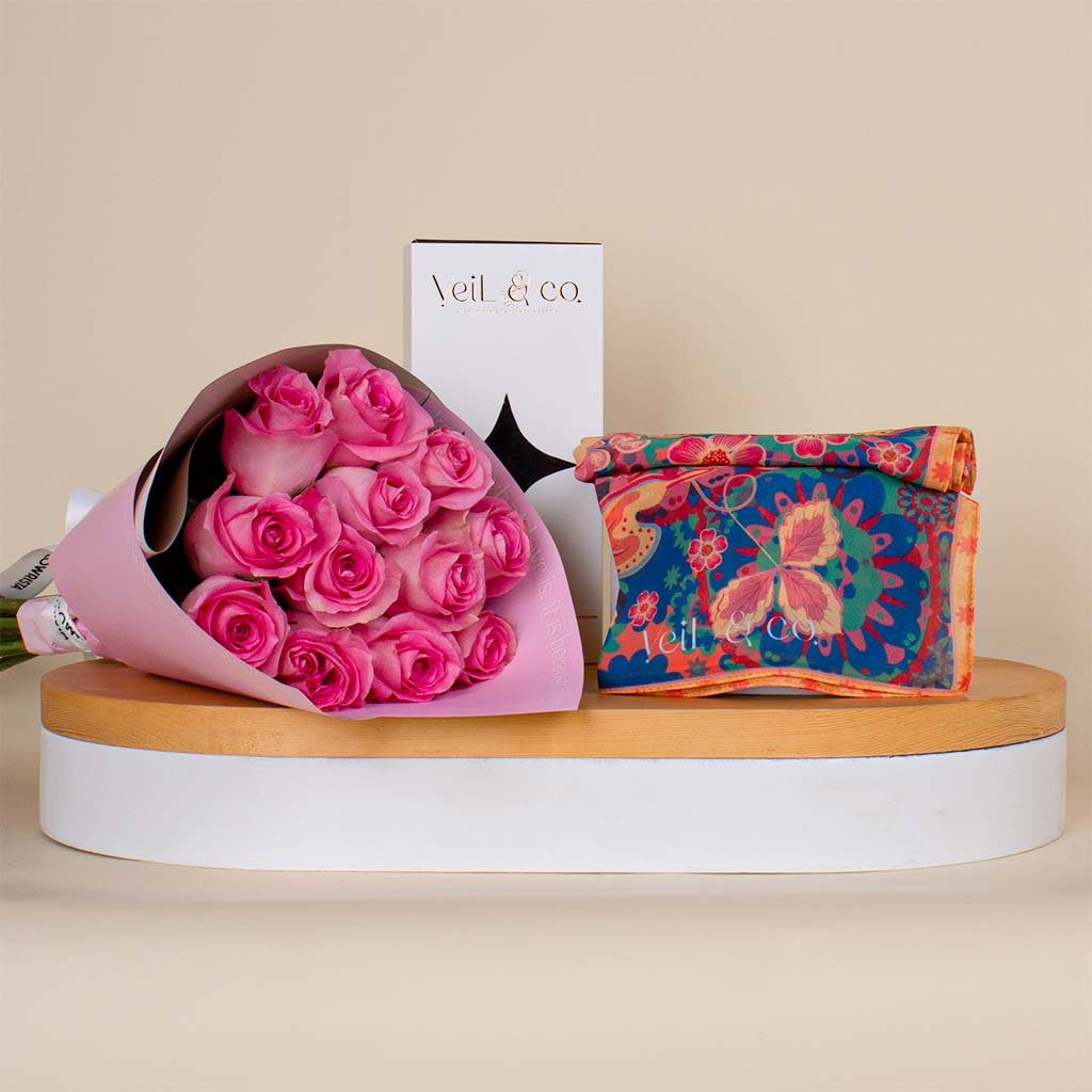 Flowrista Online Flowers Shop حجاب فيل آند كو كورال دريم شيفون مع باقة زهور وردية 15