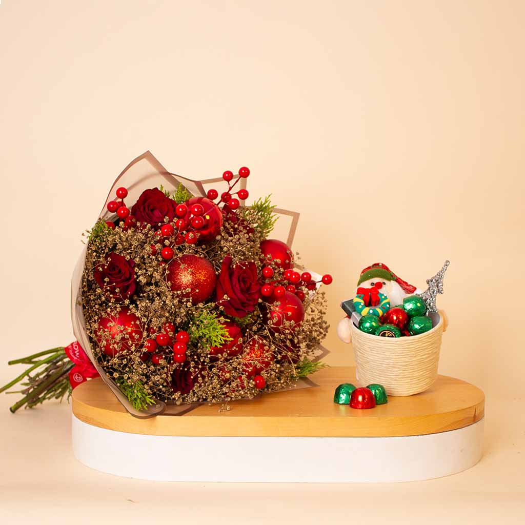 Flowrista Online Flowers Shop Passionelle New Year Mini Bucket 170g & Festive Bouquet