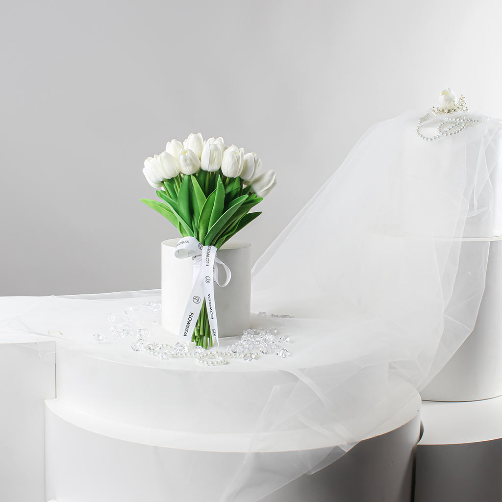 Flowrista Online Flowers Shop Brilliance White Tulip Bridal Bouquet