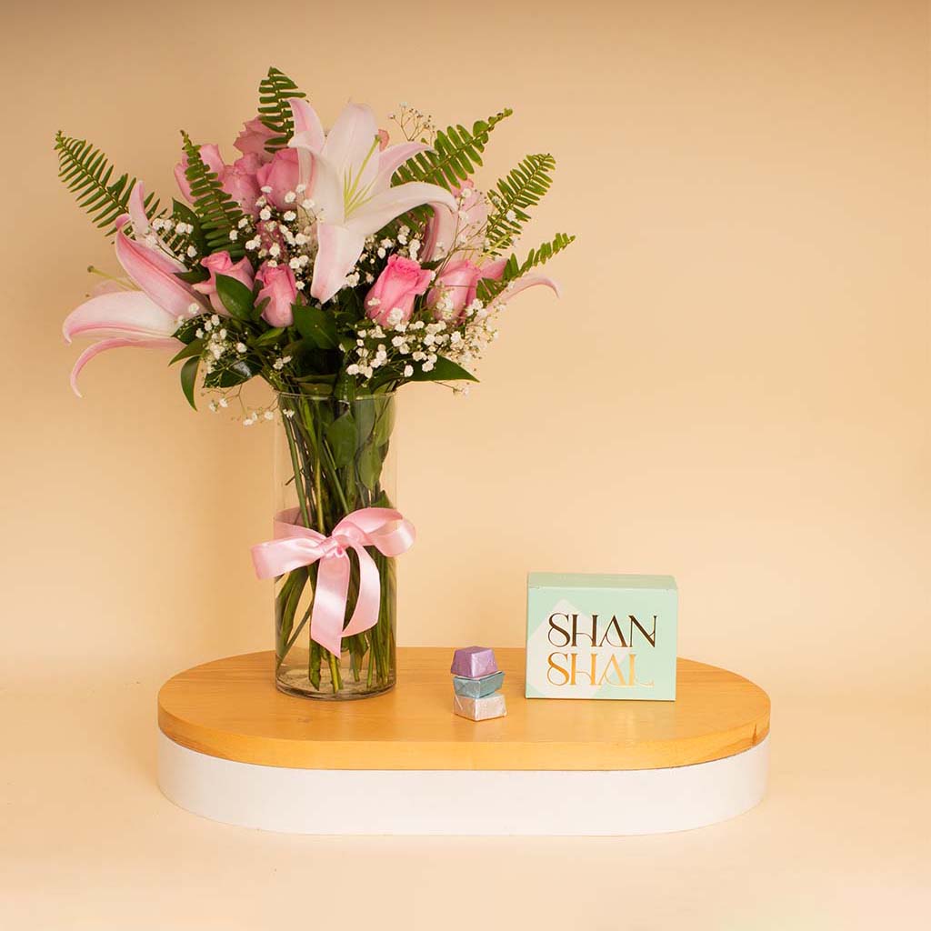 Flowrista Online Flowers Shop Shanshal Chocolate 0.25 kg & Pink Lily Roses Vase