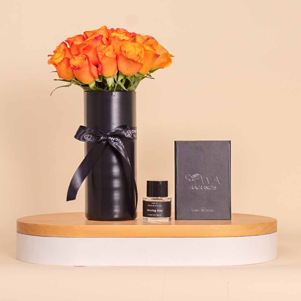 Flowrista Online Flowers Shop Siwa Alluring Rose with Vase of 20 Orange Flowers