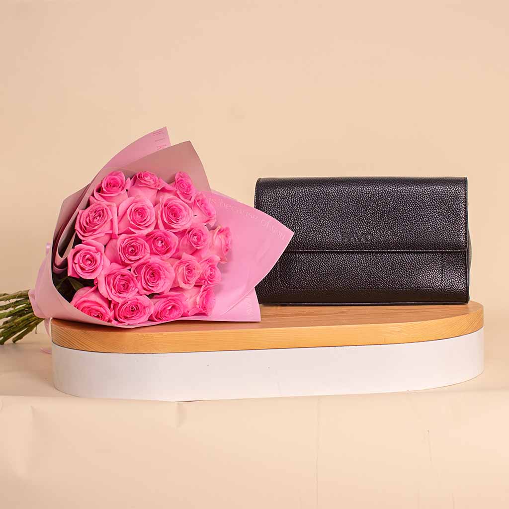 Flowrista Online Flowers Shop حقيبة يد صغيرة من بافو باللون الأسود مع بوكية من 20 وردة وردية