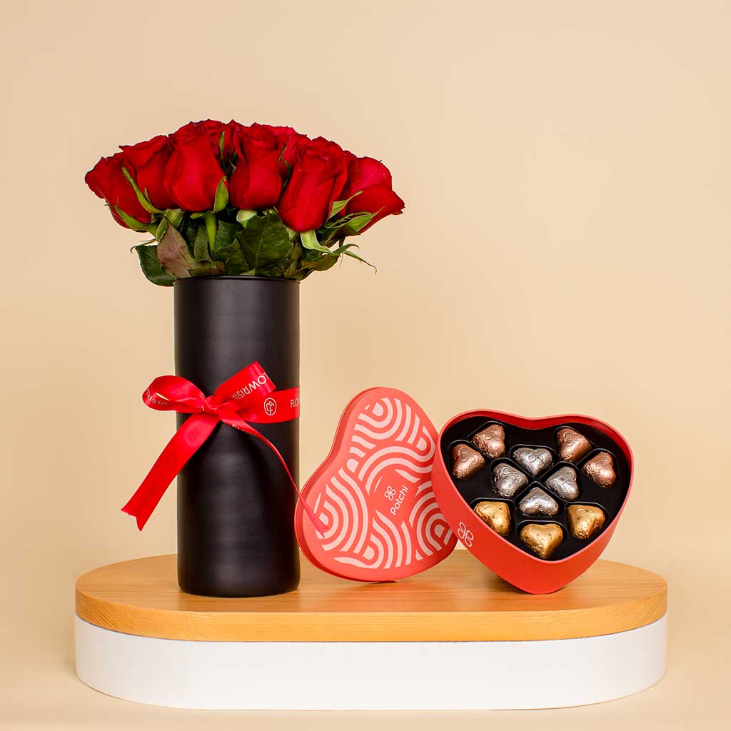 Flowrista Online Flowers Shop باتشي علبة من 22 قطعة |15 فازة ورد حمراء