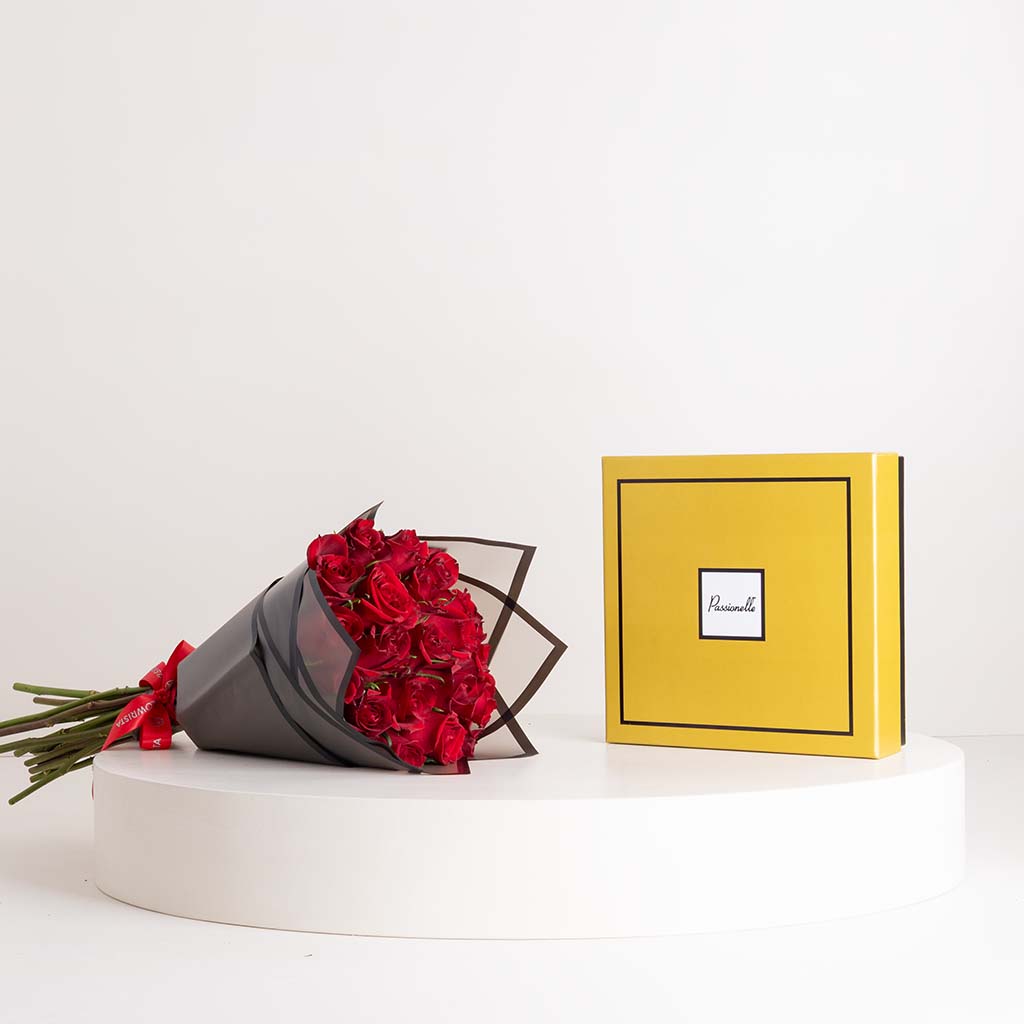 Flowrista Online Flowers Shop Passionelle Golden Chocolate Box & Red Roses Bouquet
