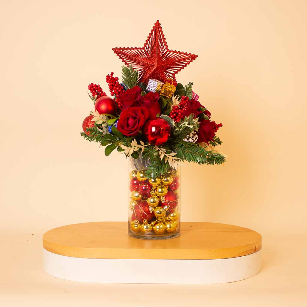Flowrista Online Flowers Shop Festive New Year Roses Vase