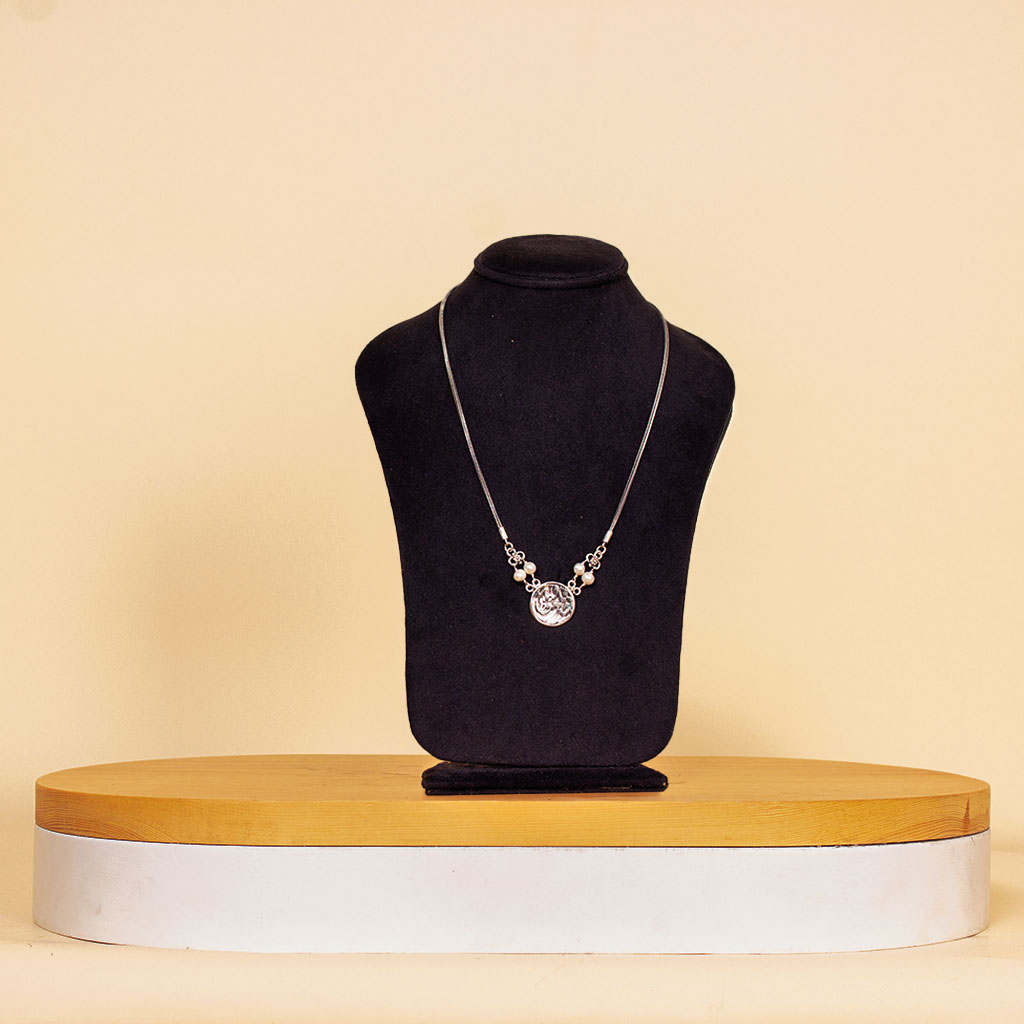 Flowrista Online Flowers Shop Felizmoda Silver Necklace with Side Pearls