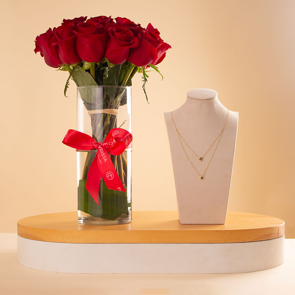 Flowrista Online Flowers Shop Siran 18K Layered Star and Heart Gold Necklace & Red Roses Vase