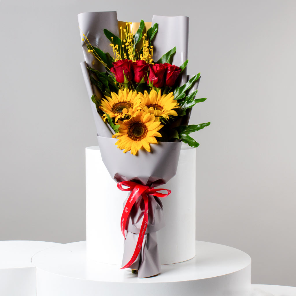 Flowrista Online Flowers Shop باقة عباد الشمس مع الورود الحمراء