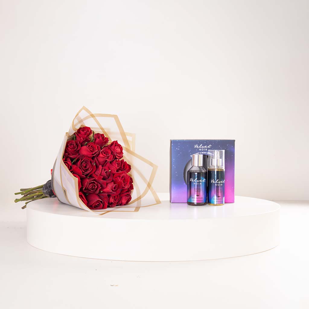 Flowrista Online Flowers Shop مجموعة سول اند مور ڤلڤت نوار  | 15 وردة حمراء