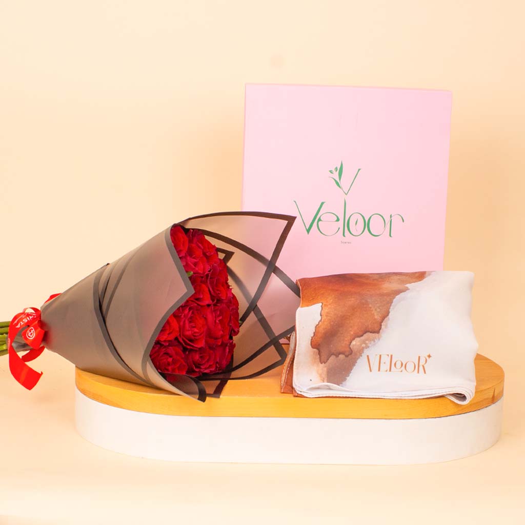 Flowrista Online Flowers Shop وشاح فيلور نالا مع باقة من الورود الحمراء