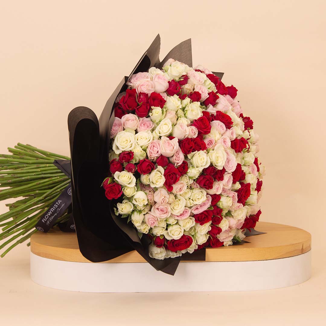 Flowrista Online Flowers Shop فلوريستا | باقة من 150 وردة بيضاء، وردية، وحمراء