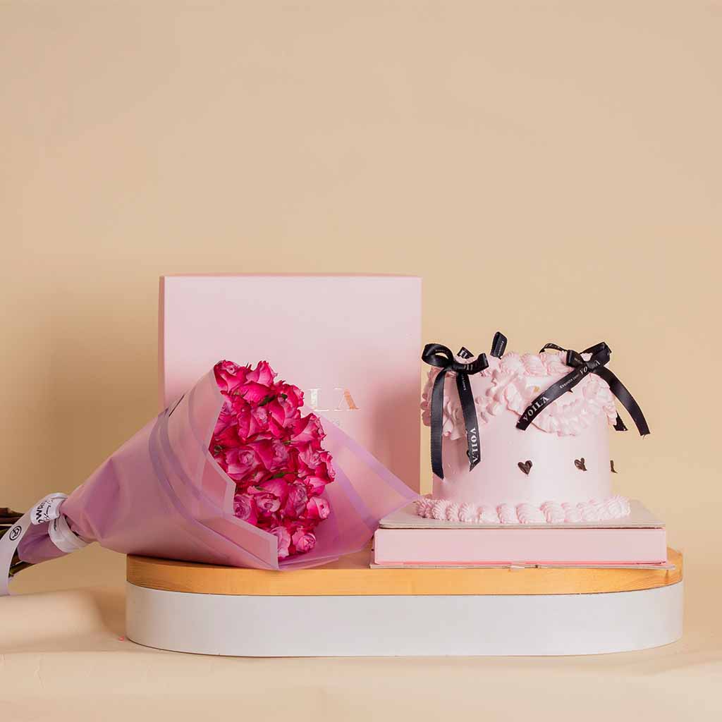 Flowrista Online Flowers Shop كعكة الكاكاو الوردية من فويلا مع باقة من 20 وردة أرجوانية