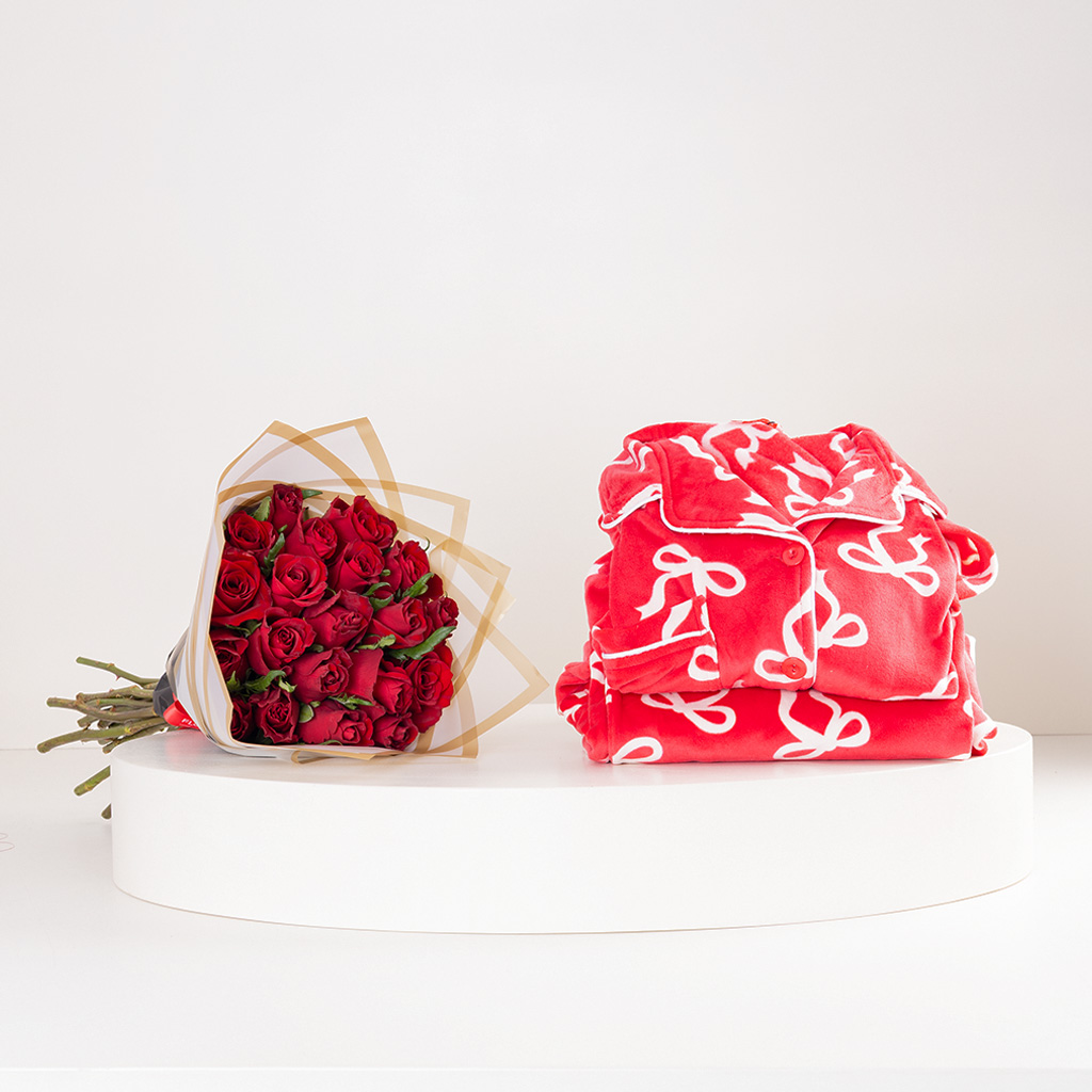 Flowrista Online Flowers Shop Fleeky Velvet Bow PJ Set in Red & Red Roses Bouquet
