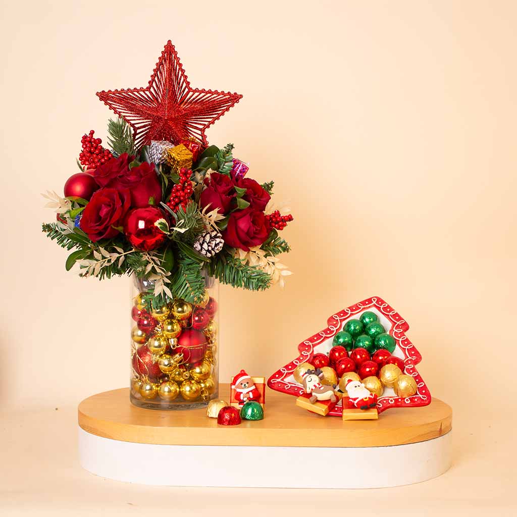 Flowrista Online Flowers Shop Passionelle New Year Tree Box 555g & Festive Roses Vase