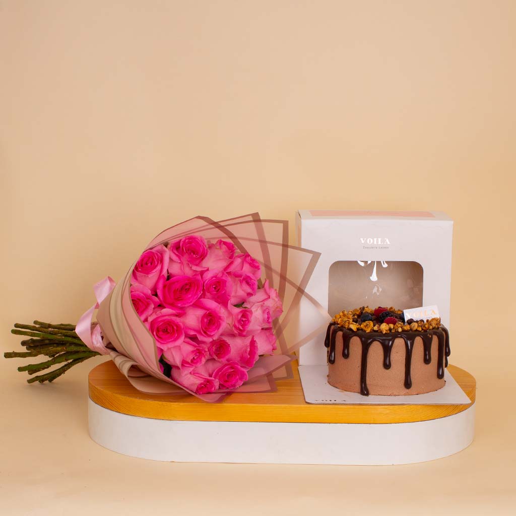 Flowrista Online Flowers Shop كيكة شوكولاتة فوالا مع باقة ورود بينك