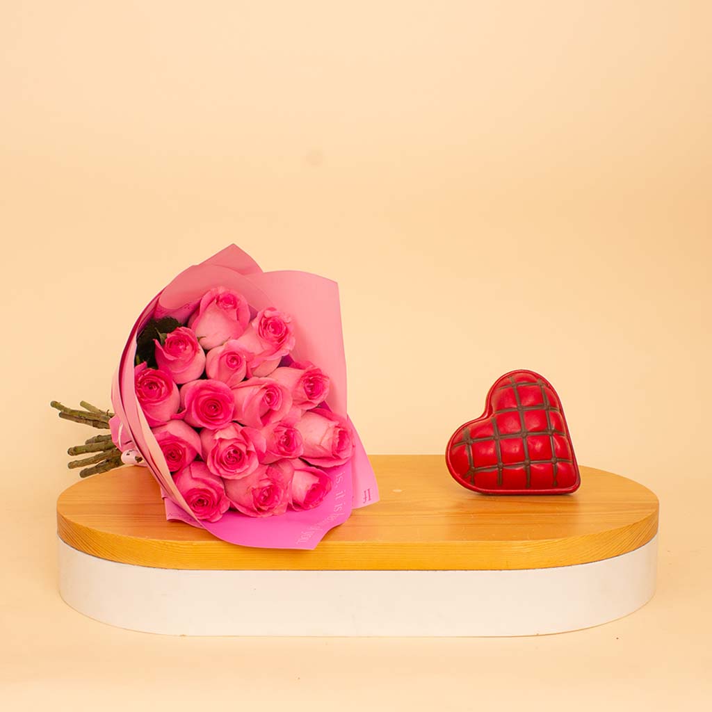 Flowrista Online Flowers Shop Pink Roses & Chocolate Heart Gift Set