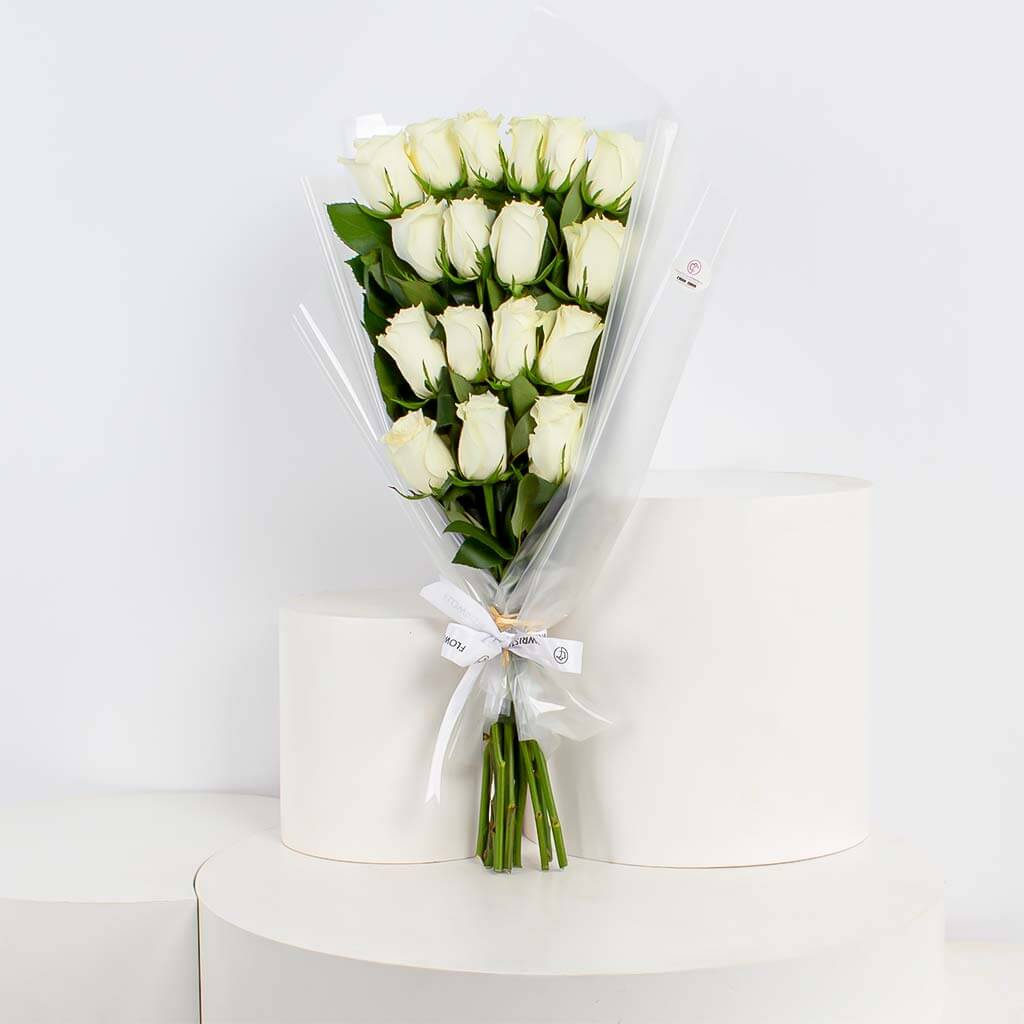 Flowrista Online Flowers Shop فلوريستا | باقة ورود بيضاء - ١٧ غصنًا