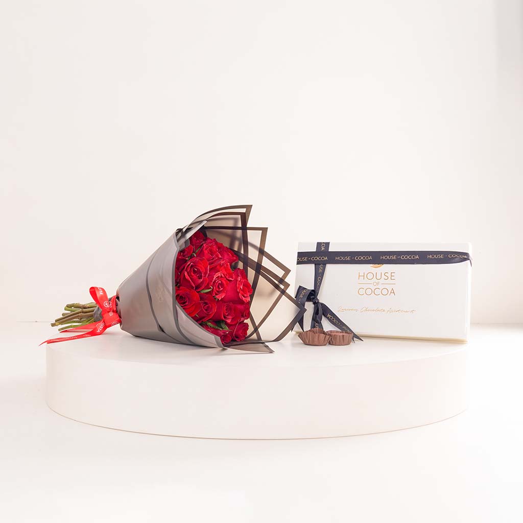 Flowrista Online Flowers Shop Red Roses & House of Cocoa 32-Piece Chocolate Box