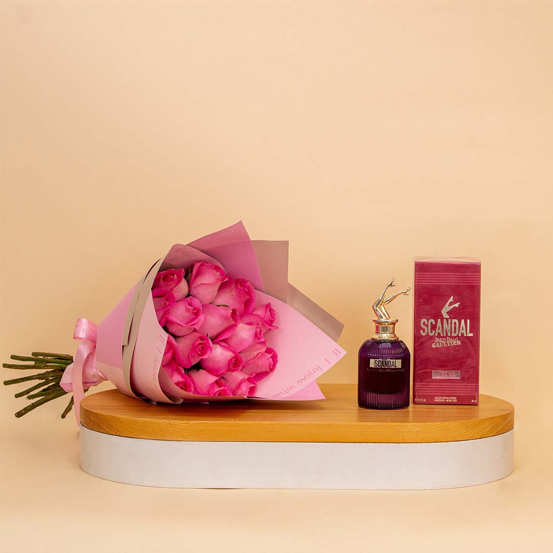 Flowrista Online Flowers Shop عطر سكاندال إنتنس للنساء مع 15 وردة وردية
