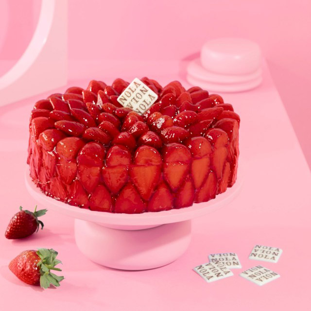 Flowrista Online Flowers Shop Nola Strawberry Classic Cake