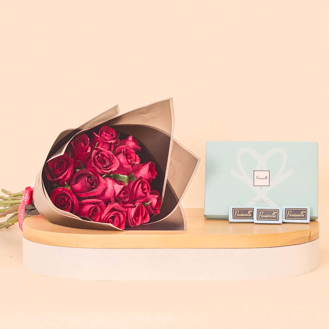 Flowrista Online Flowers Shop Passionelle Delicat Mini And 15 Red Roses