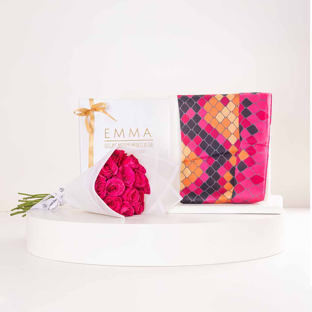 Flowrista Online Flowers Shop وشاح إيما بيربل فينوم مع باقة ورود وردية