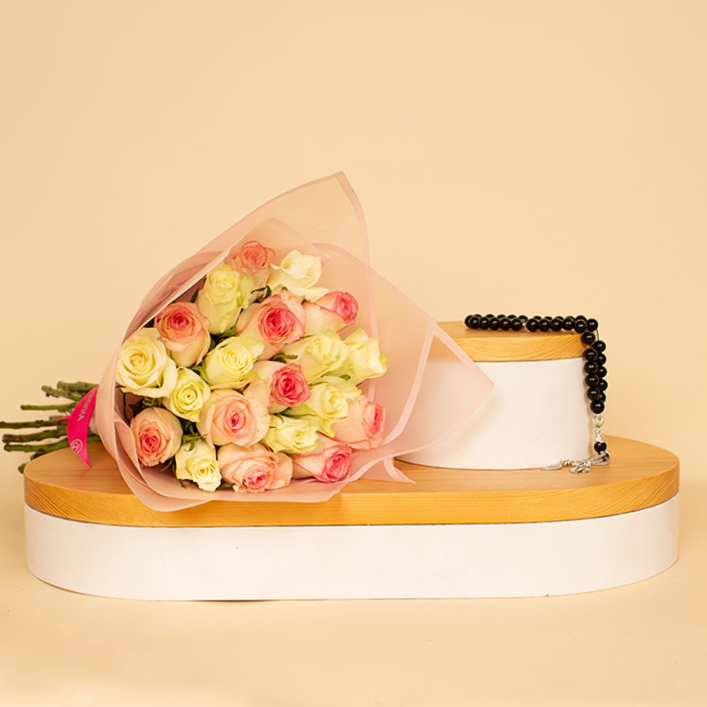 Flowrista Online Flowers Shop سبحة العقيق الأسود | بوكية ورد أبيض ووردي مع 20 وردة