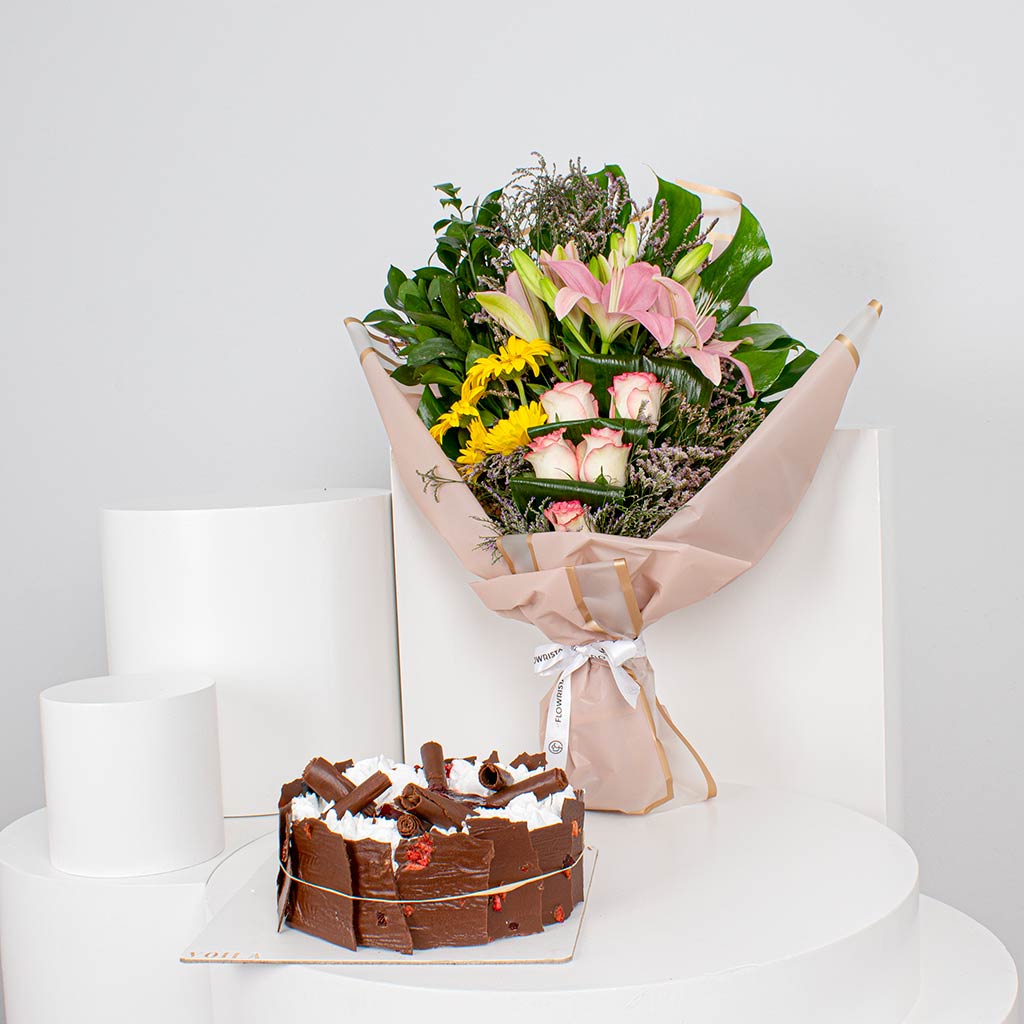 Flowrista Online Flowers Shop Voila Black Forest Cake and happy day bouquet