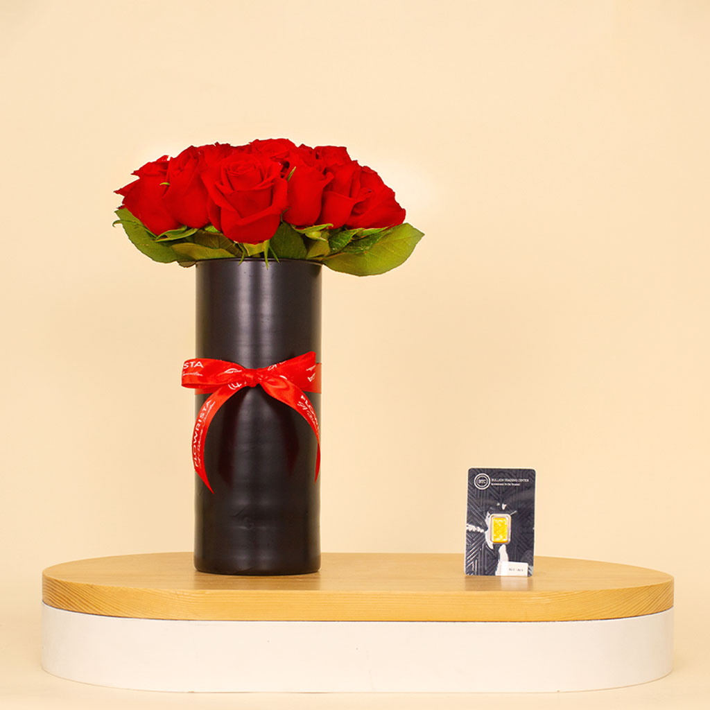 Flowrista Online Flowers Shop BTC 2.5g Gold Ingot with Black Vase of 15 Red Roses