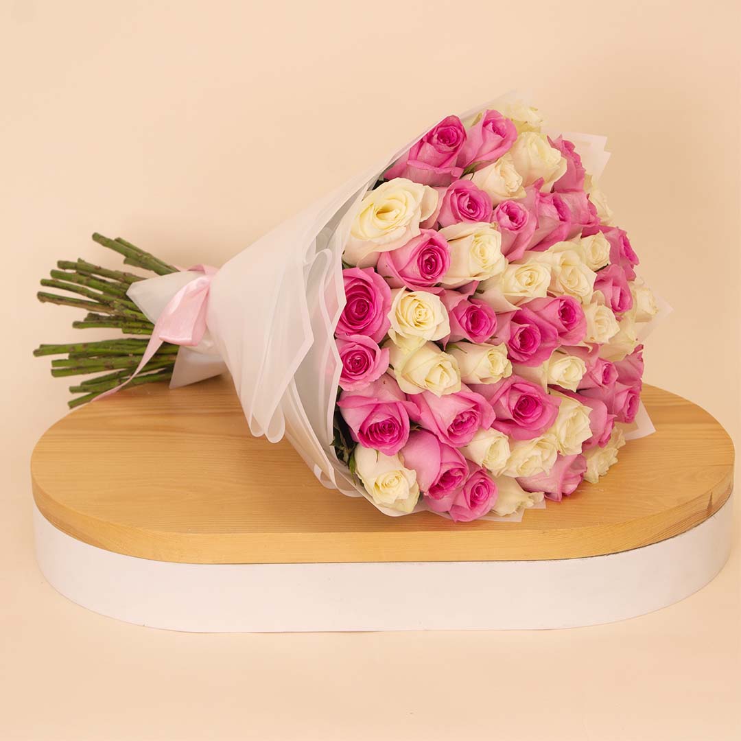 Flowrista Online Flowers Shop فلوريستا | باقة كبيرة من ٥٠ وردة وردية وبيضاء