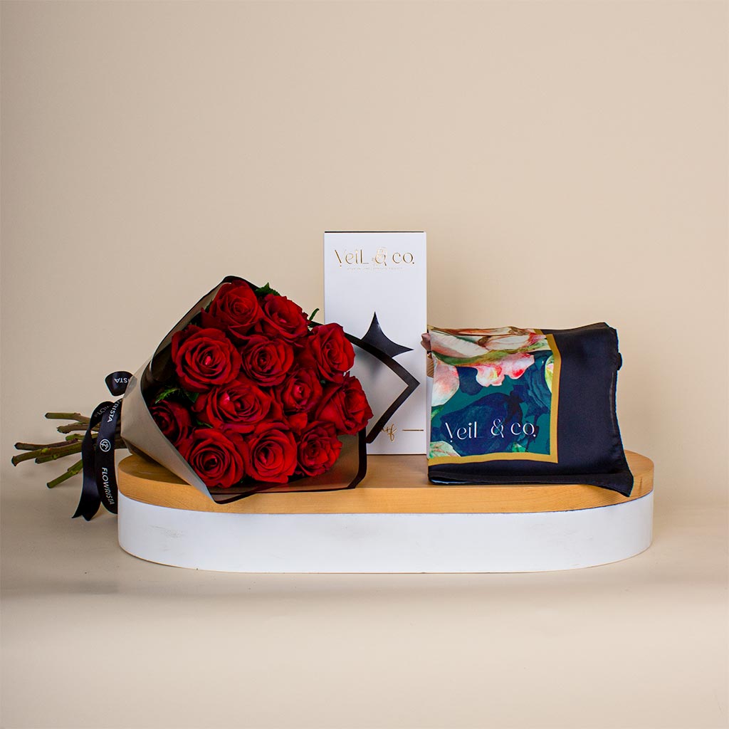 Flowrista Online Flowers Shop حجاب حرير رويال بلوسوم وباقة حمراء من فيل آند كو