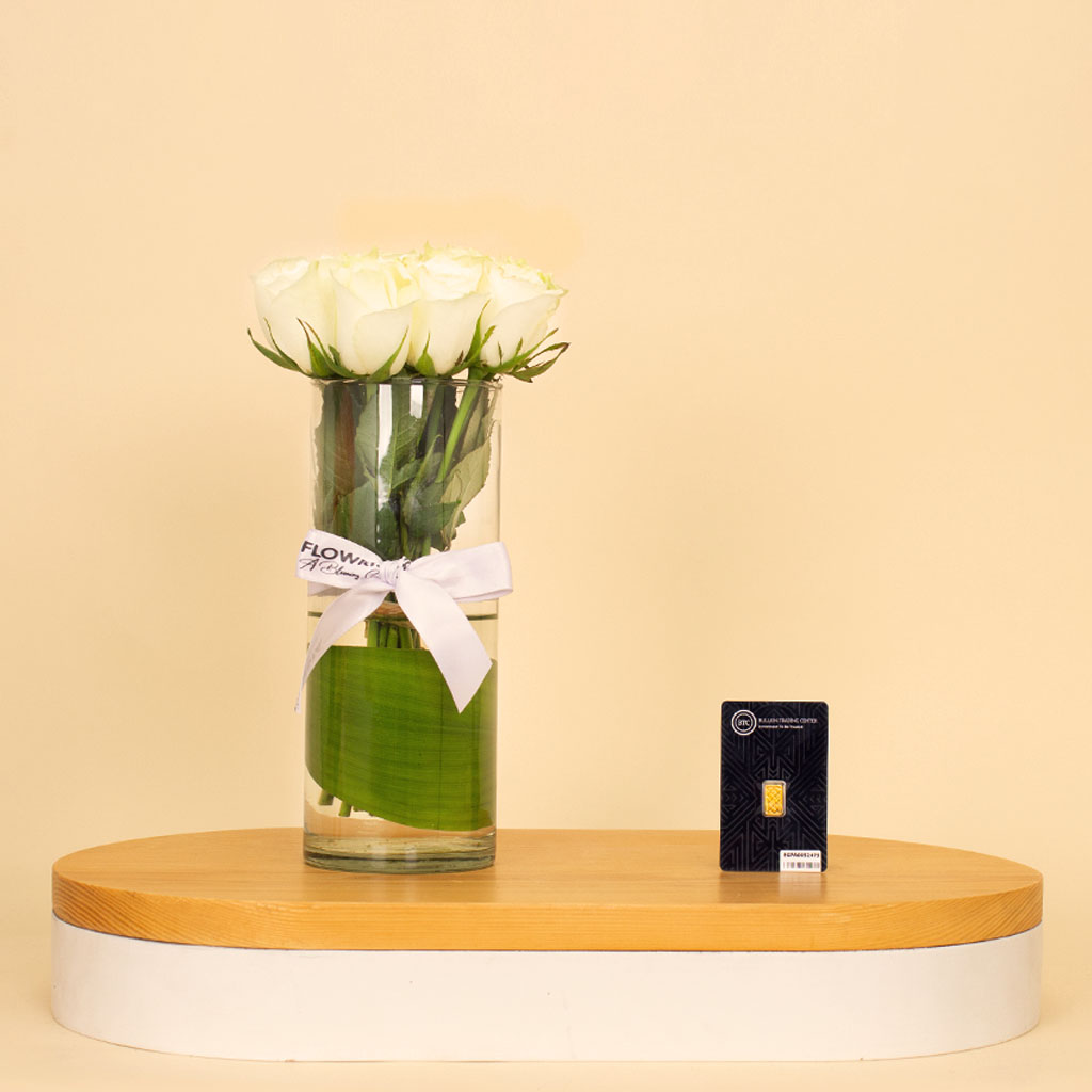 Flowrista Online Flowers Shop BTC Gold Bar | 1 Gram with White Roses Vase