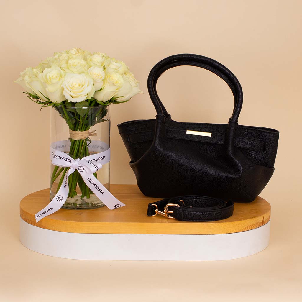 Flowrista Online Flowers Shop حقيبة عامكي أليس السوداء ومزهرية ورود بيضاء
