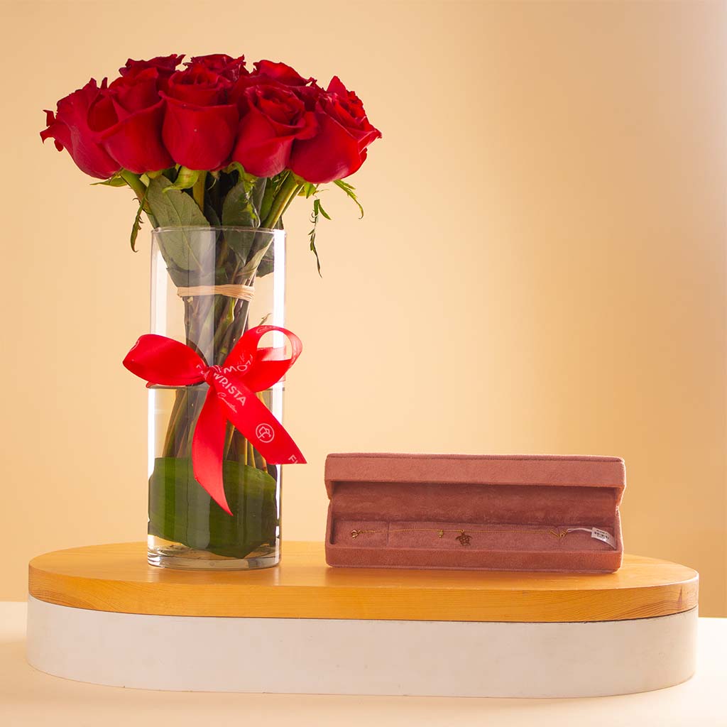 Flowrista Online Flowers Shop Siran 18K Gold Charm Bracelet & Red Roses Vase